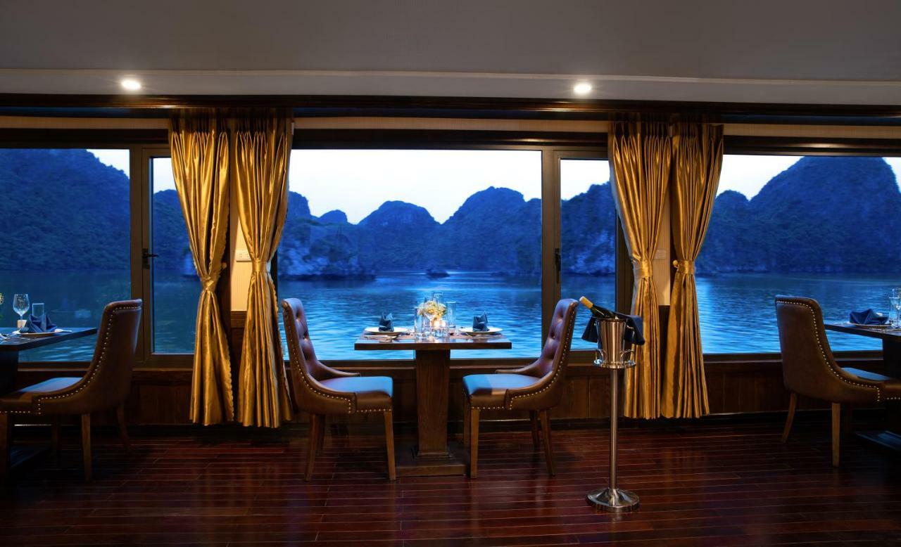 Botel La Pandora Cruises 4*