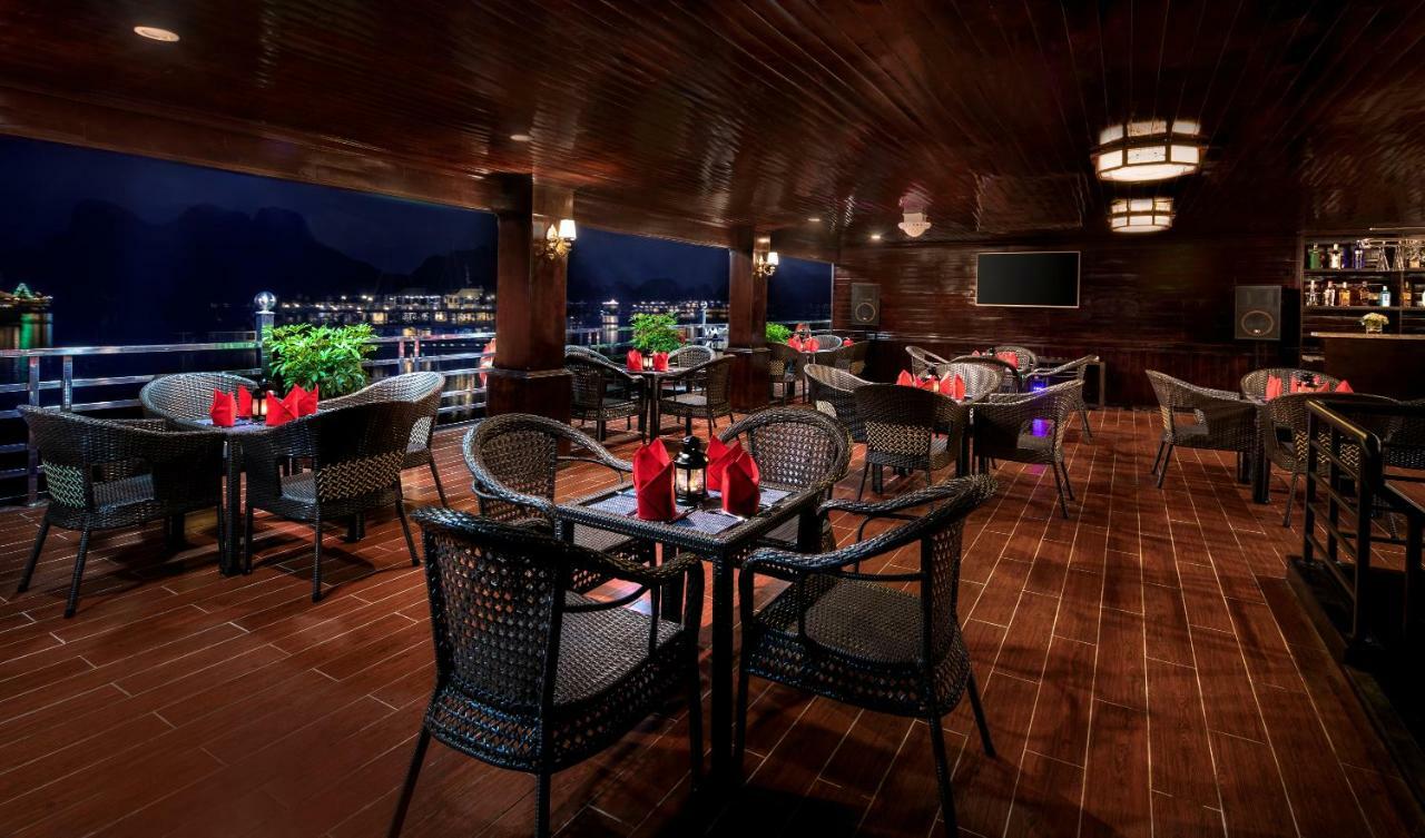 La Pandora Cruises Botel 4*