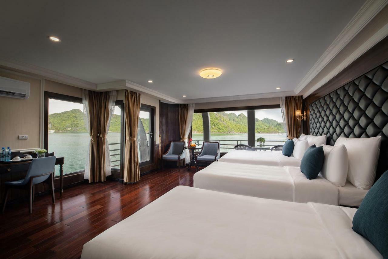 La Pandora Cruises Botel 4*