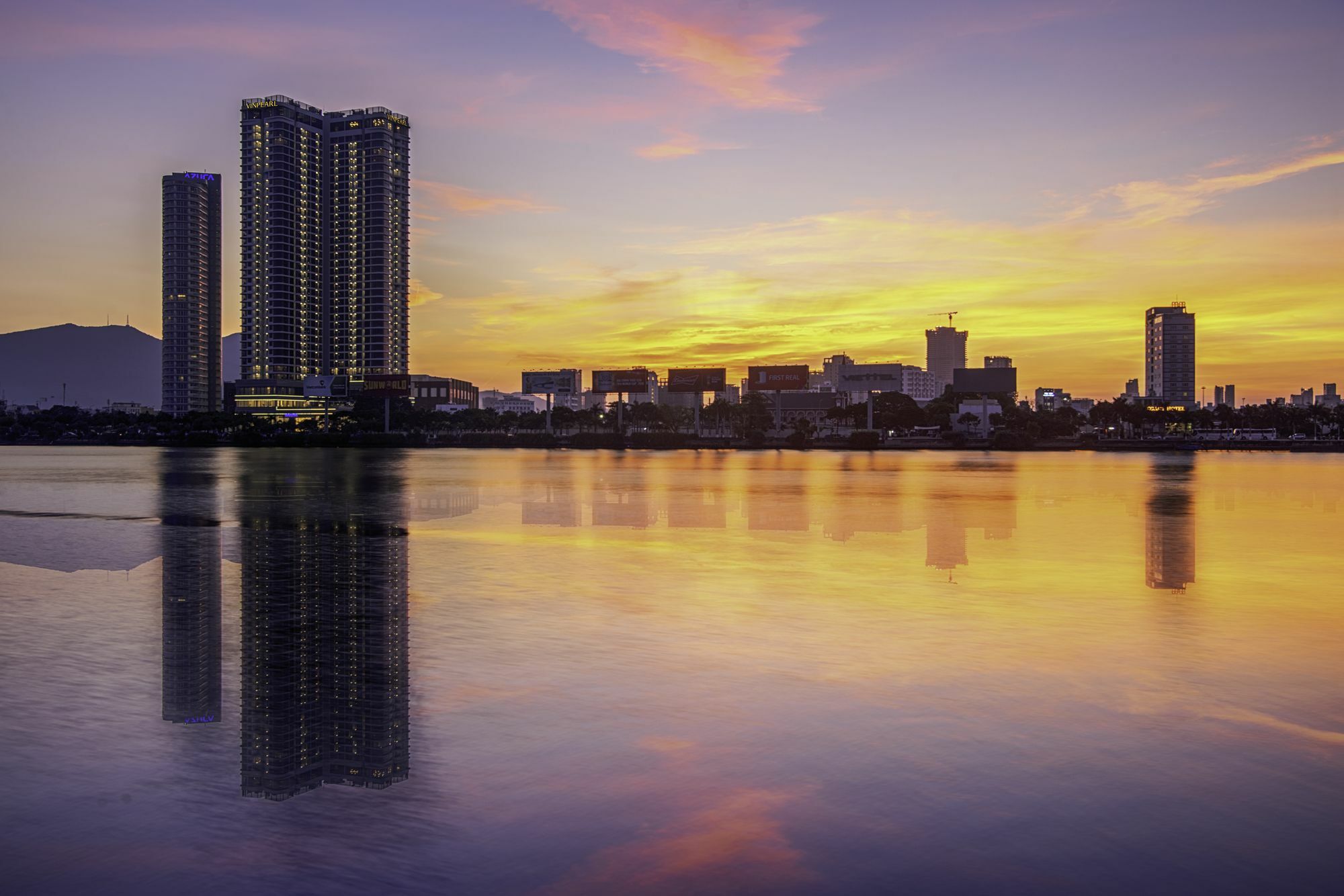 Hotel Melia Vinpearl Riverfront