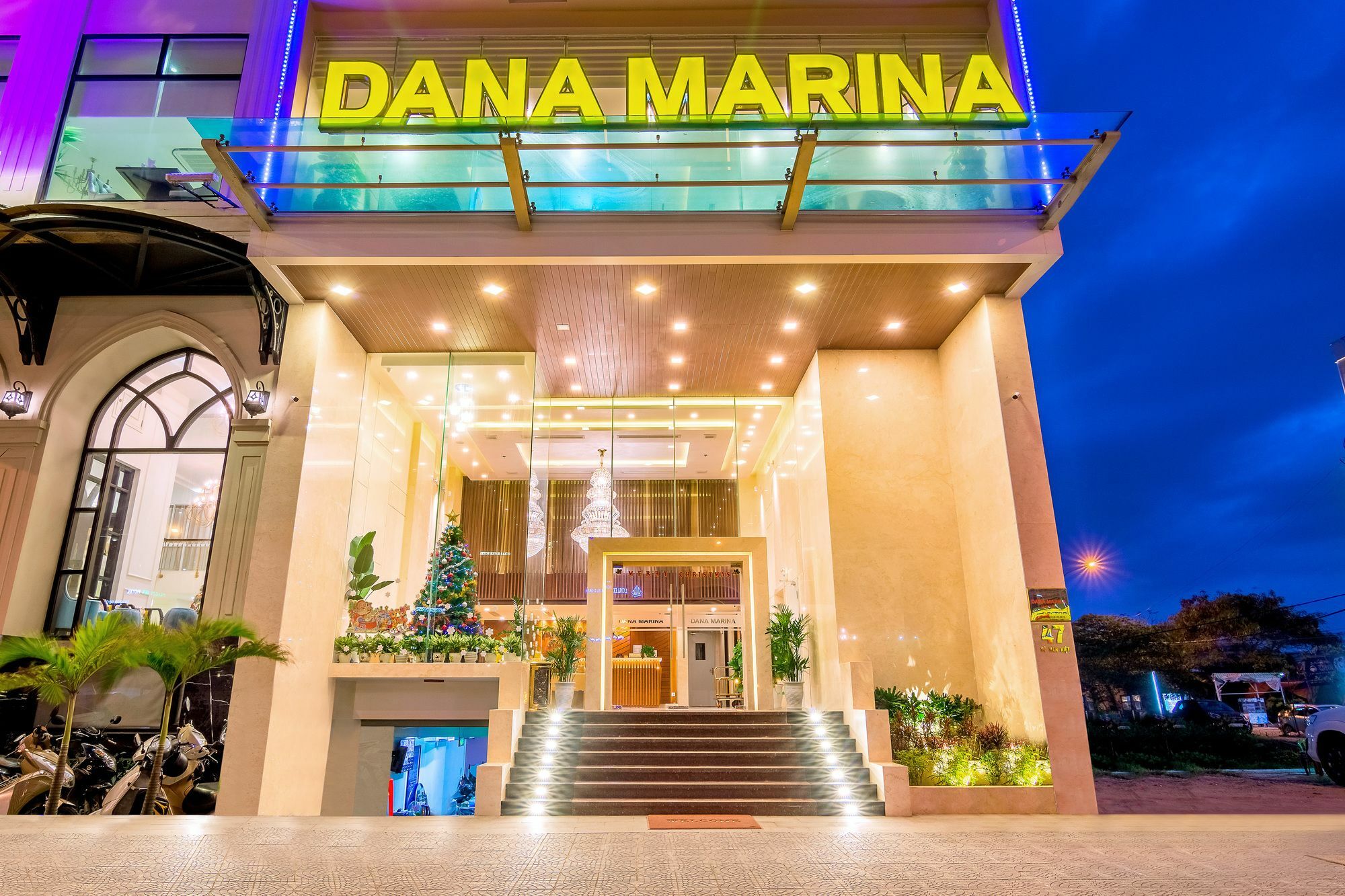 Dana Marina Boutique Hotel 4*