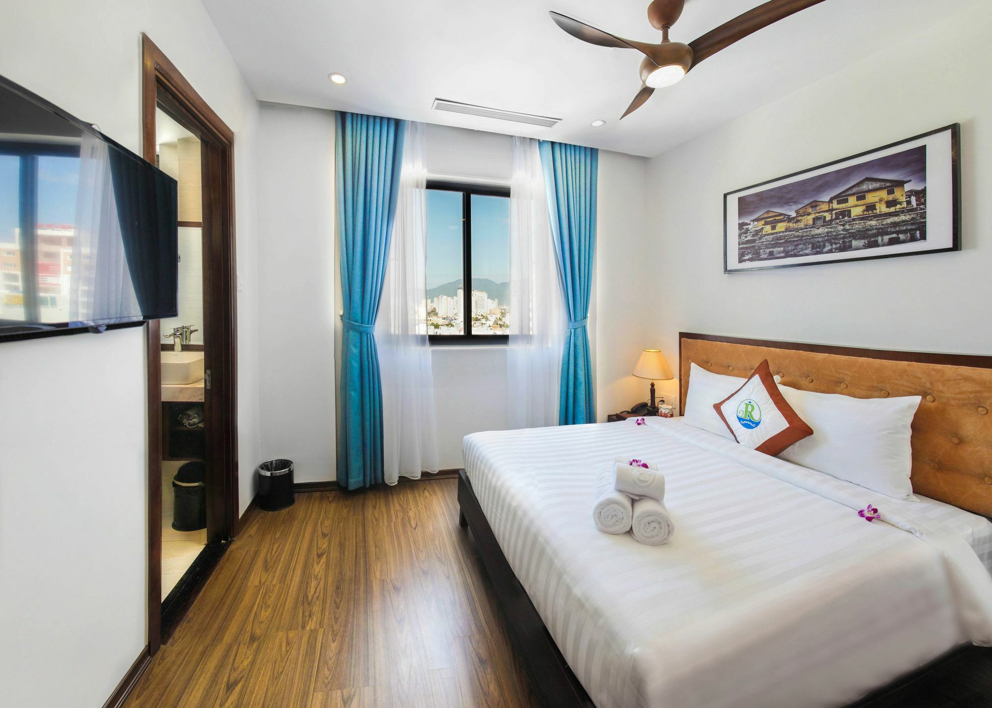 Ritzy Boutique Hotel 4*