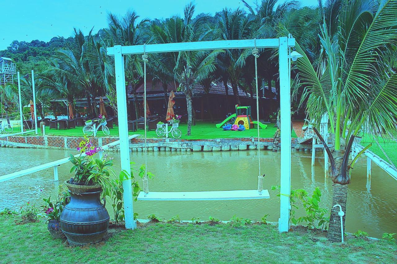 Dưỡng Bãi Biển Chez Carole Phú Quốc
