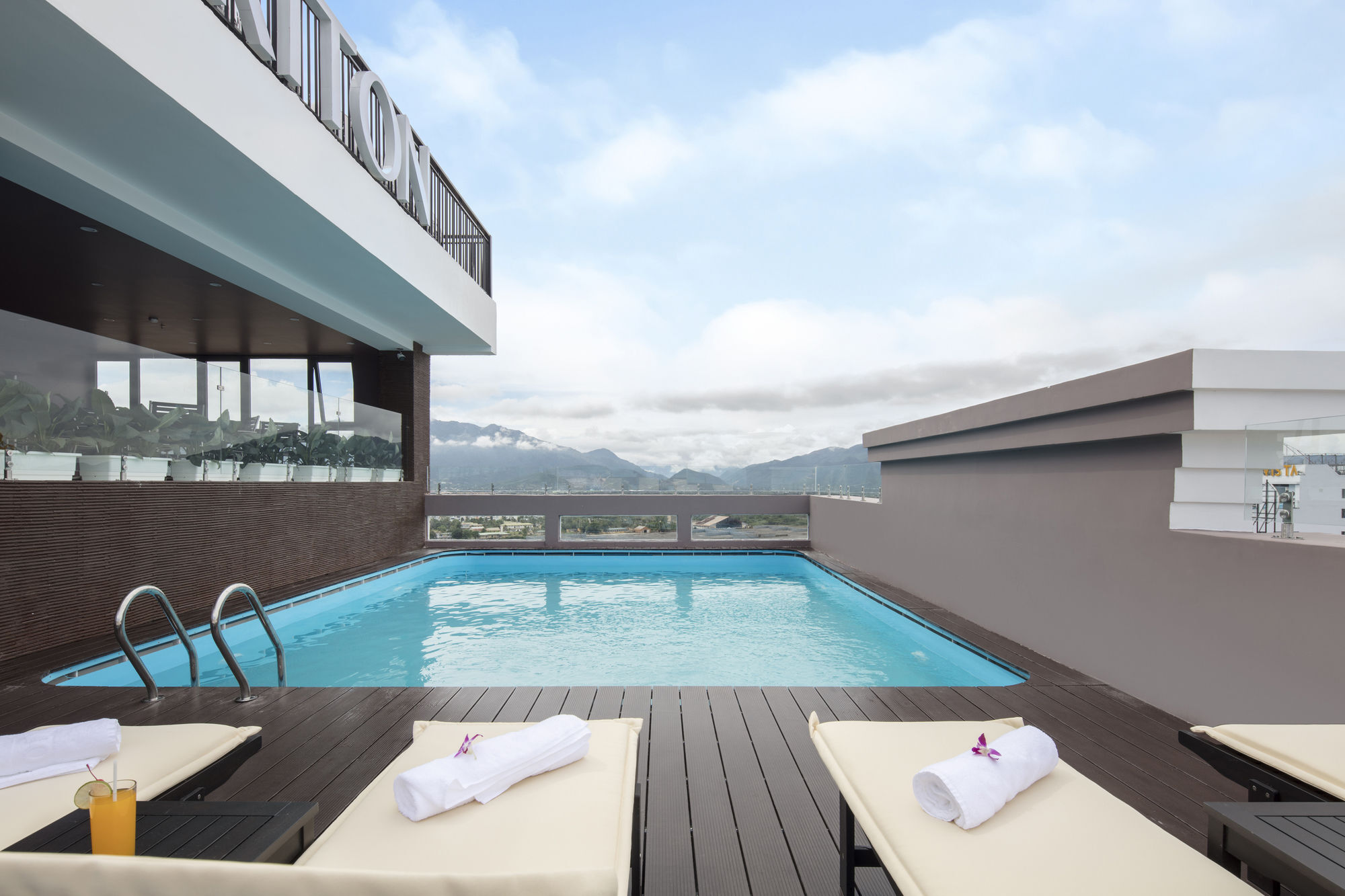 Meriton 4*