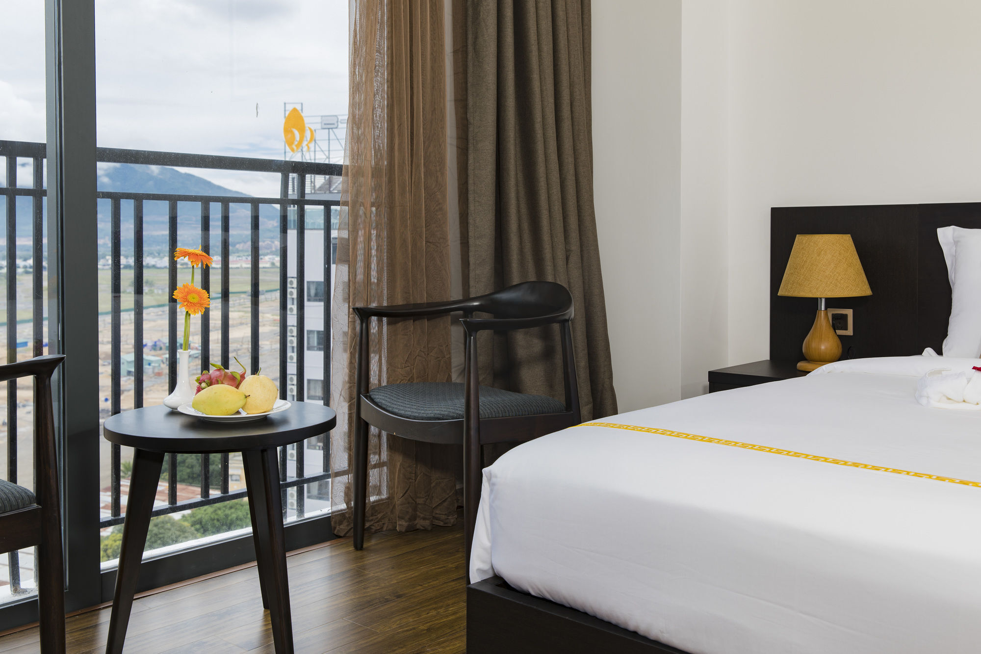 Khách sạn Meriton Nha Trang