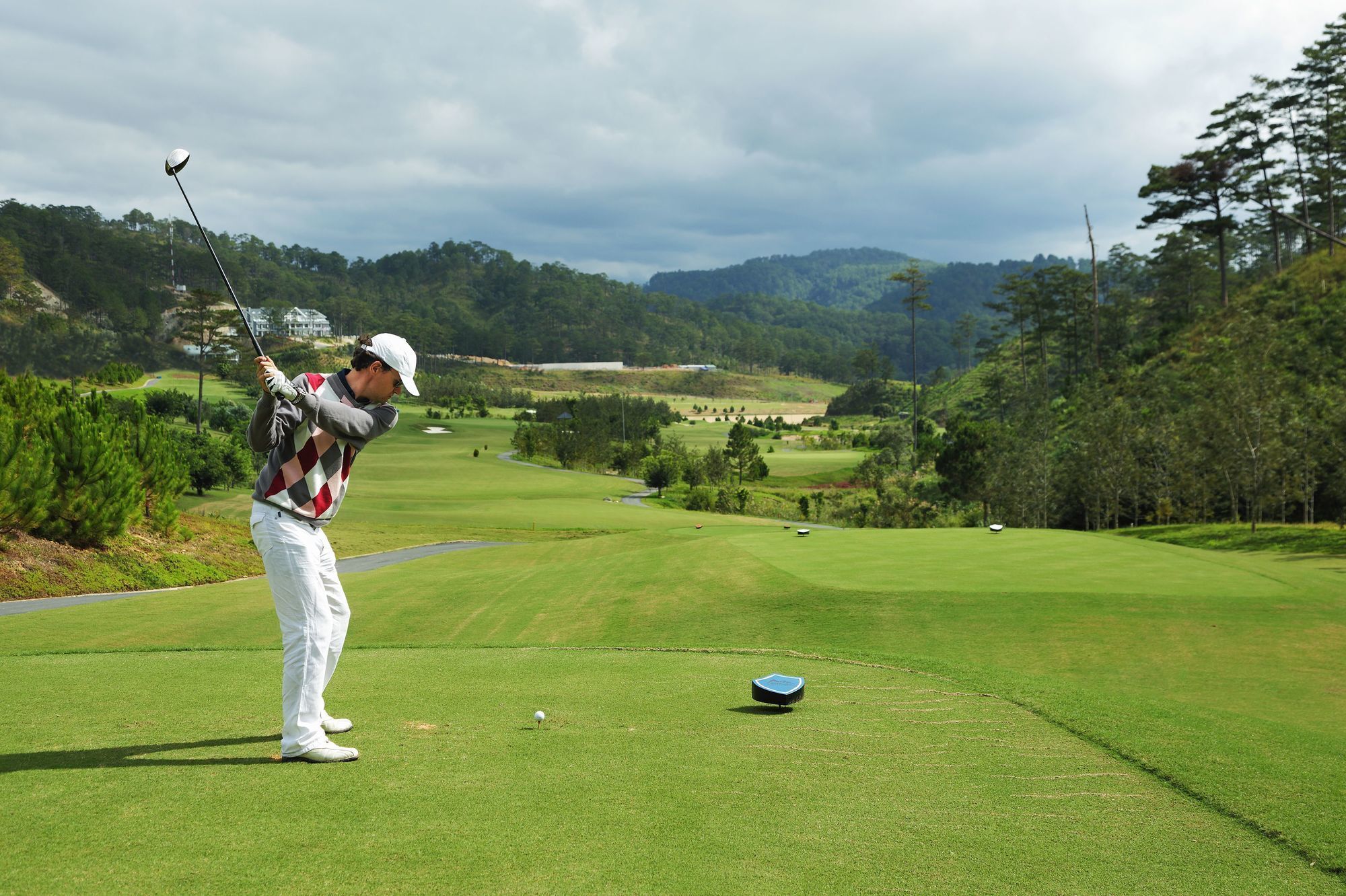 Sam Tuyen Lam Golf &