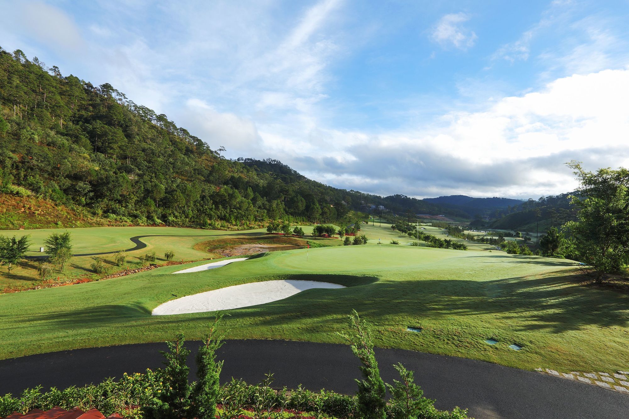 Sam Tuyen Lam Golf & 3*