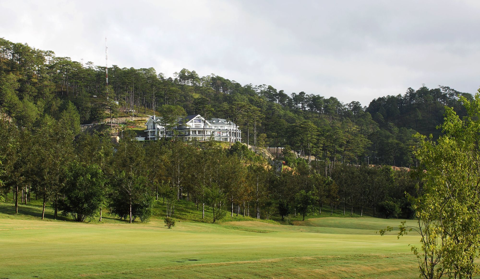 Resort Sam Tuyen Lam Golf & 3*