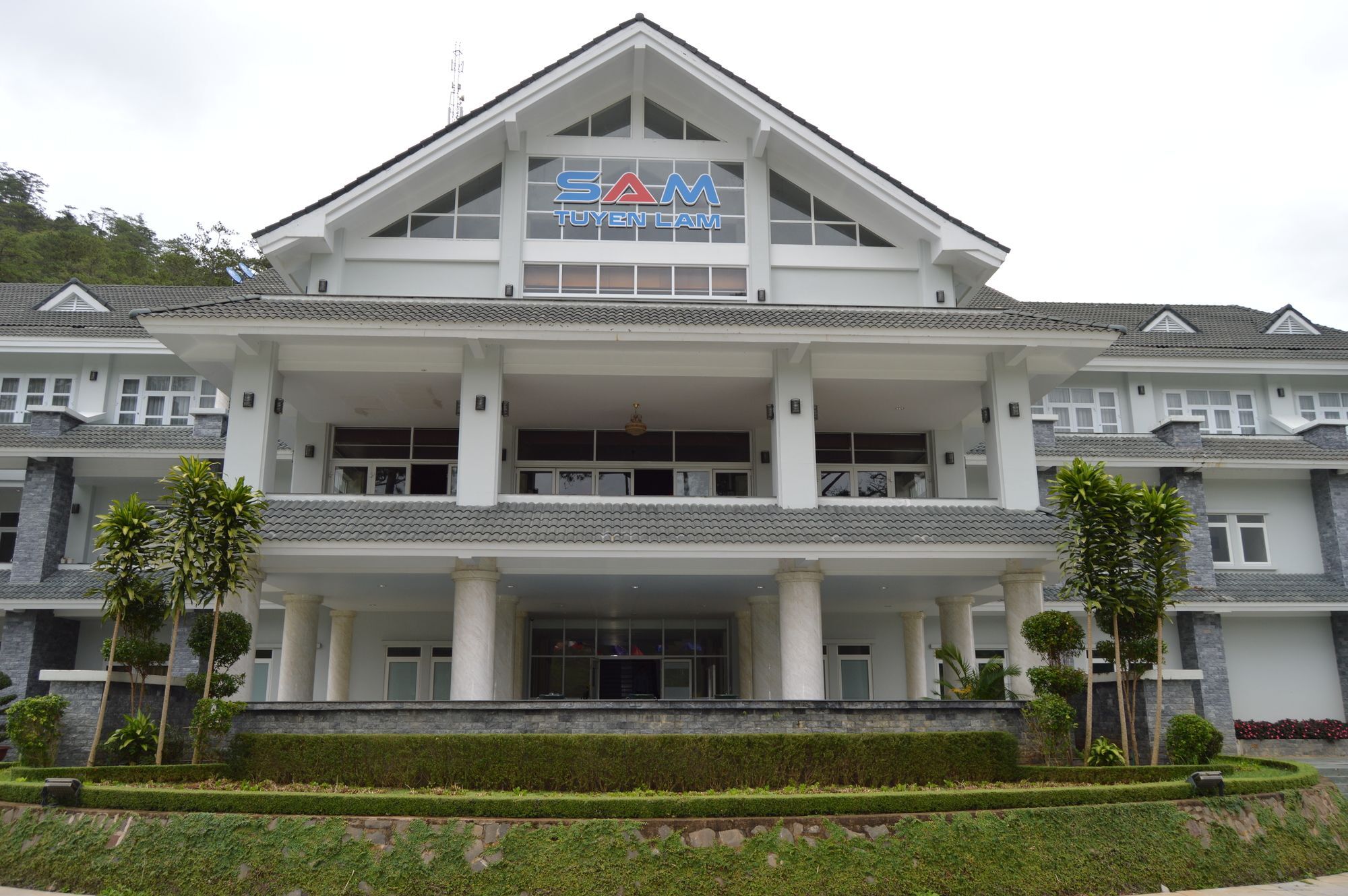 Sam Tuyen Lam Golf & 3*