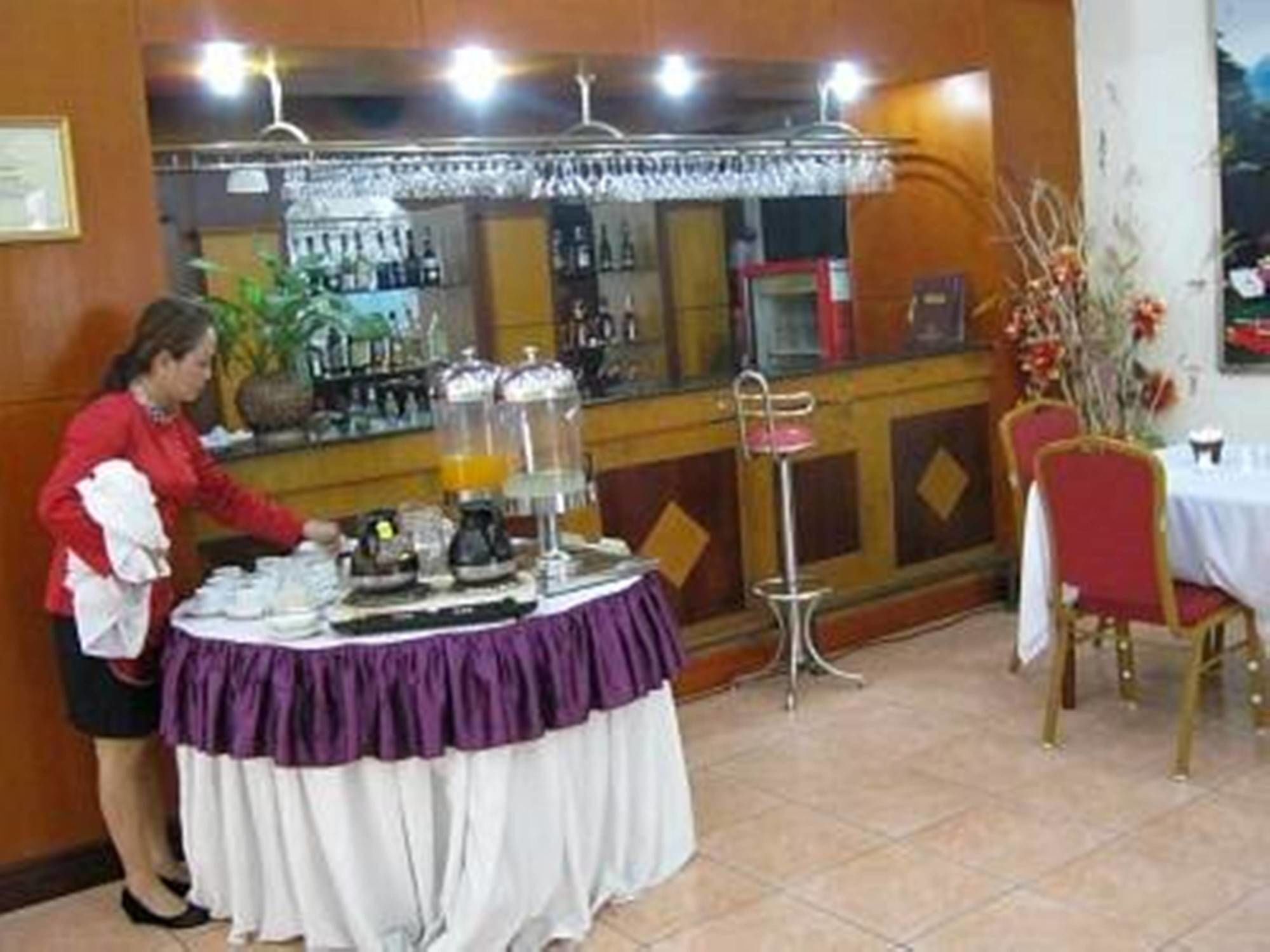 Halong Hotel 3*