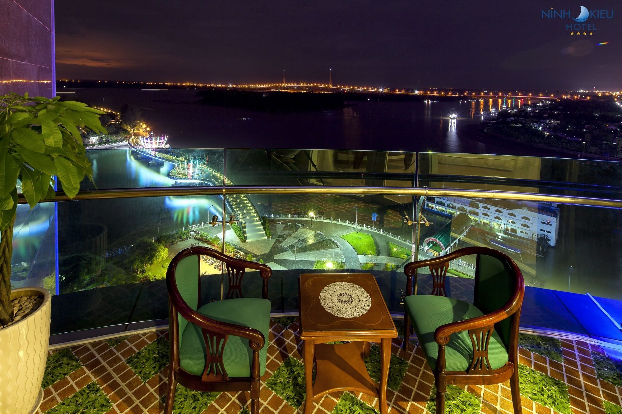 Ninh Kieu Riverside Hotel 4*