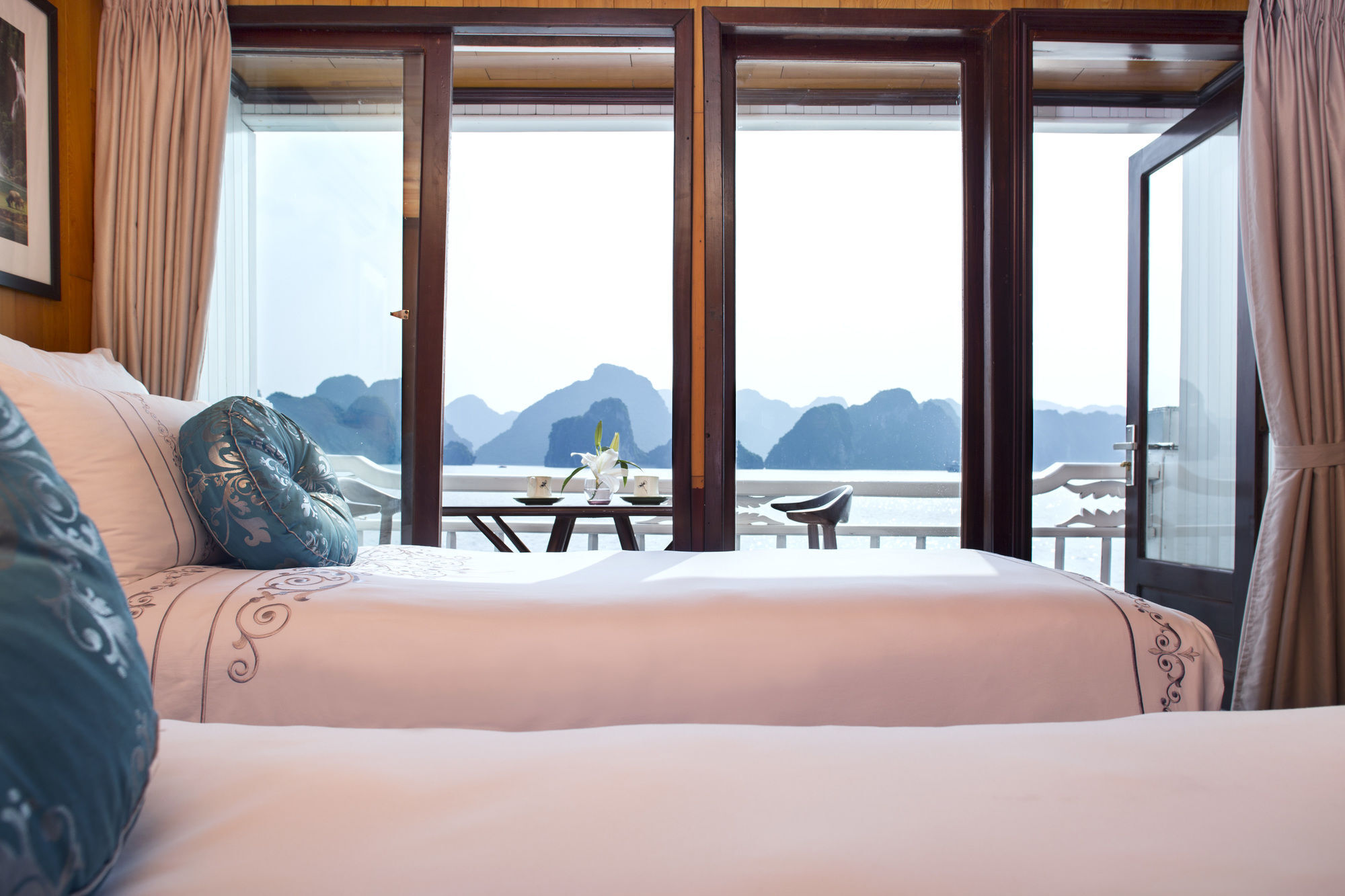 Aphrodite Cruise Hotel Ha Long