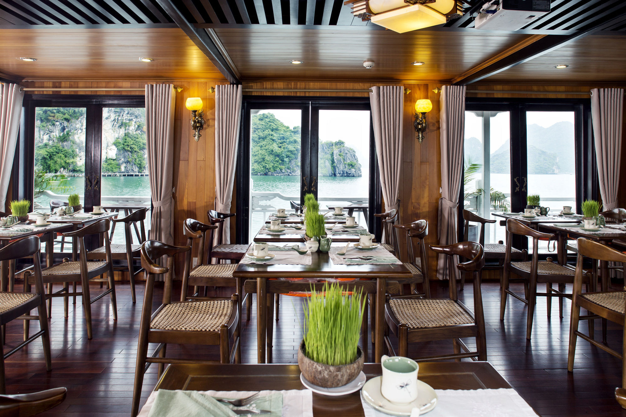 Aphrodite Cruise 4* Ha Long