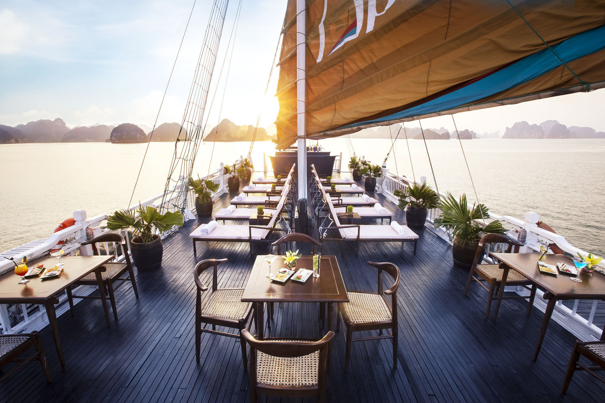 Aphrodite Cruise 4* Ha Long
