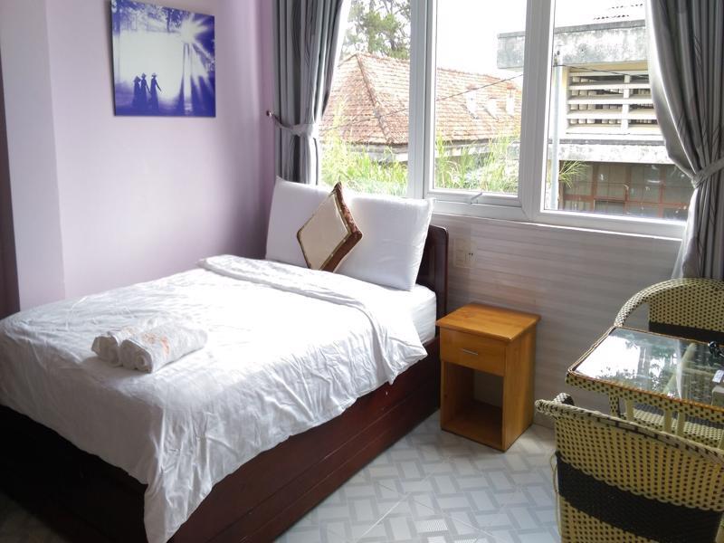 Hotel Long Vuong *