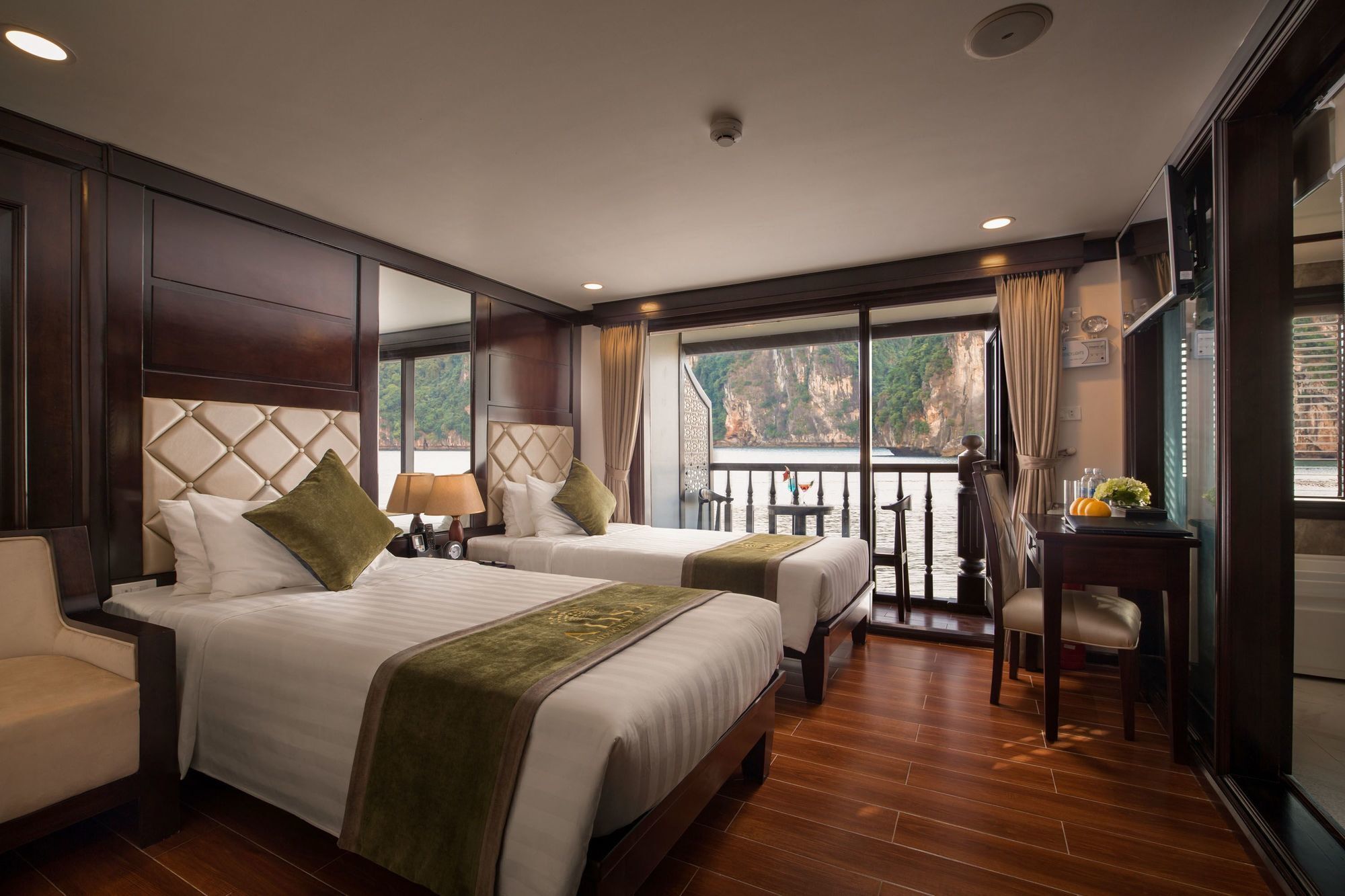 Alisa Premier Cruise Hạ Long