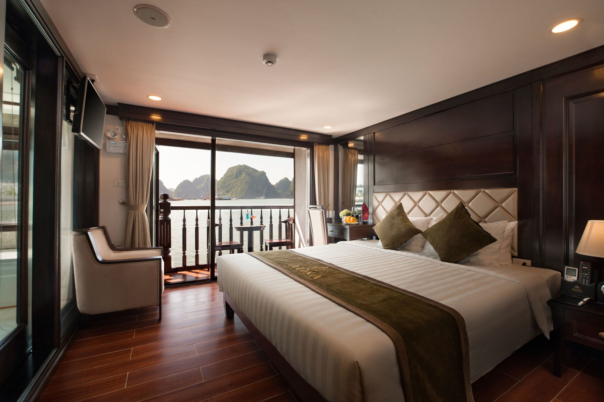 Alisa Premier Cruise Hạ Long