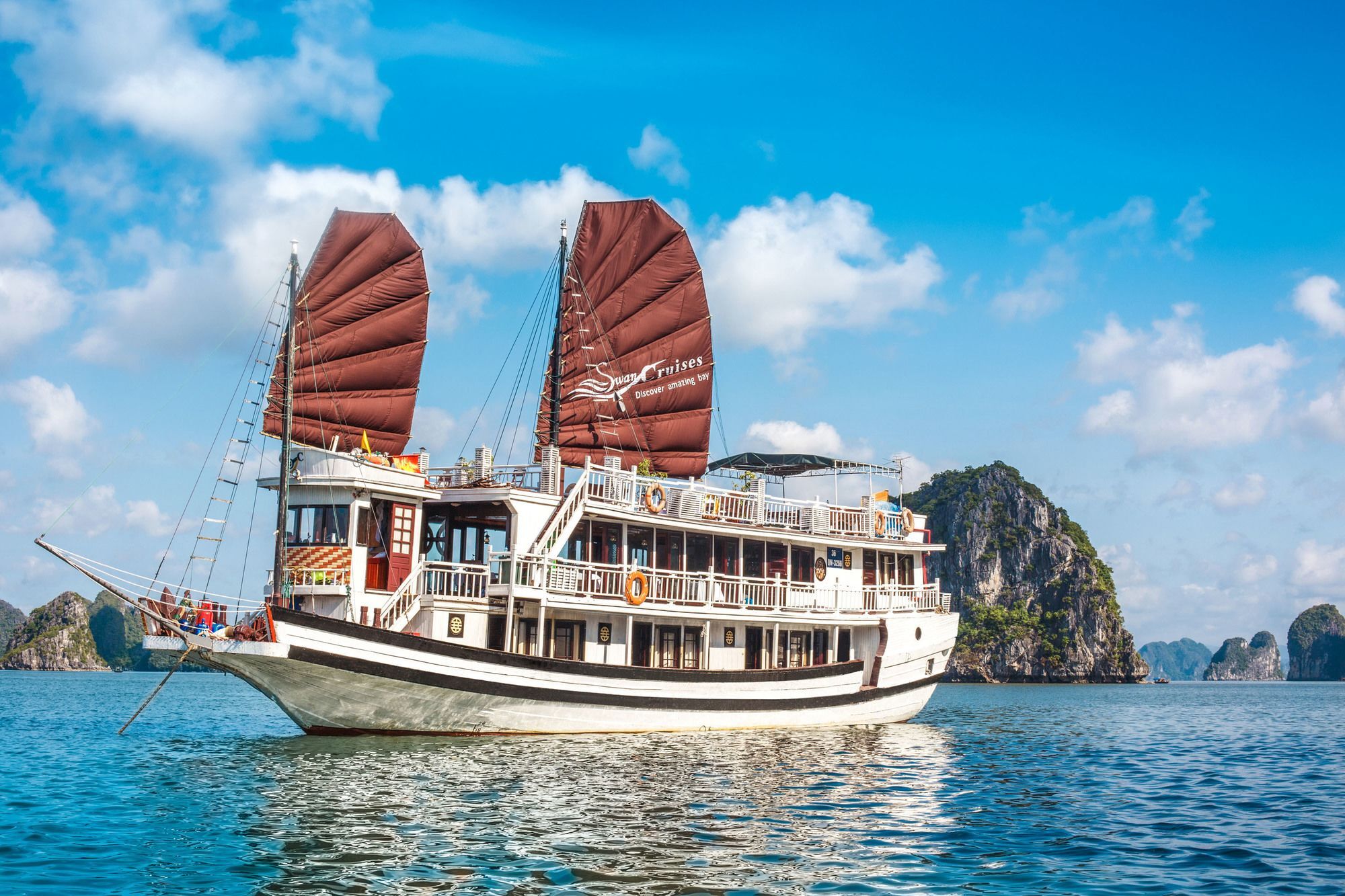  Swan Cruises Halong Ha Long