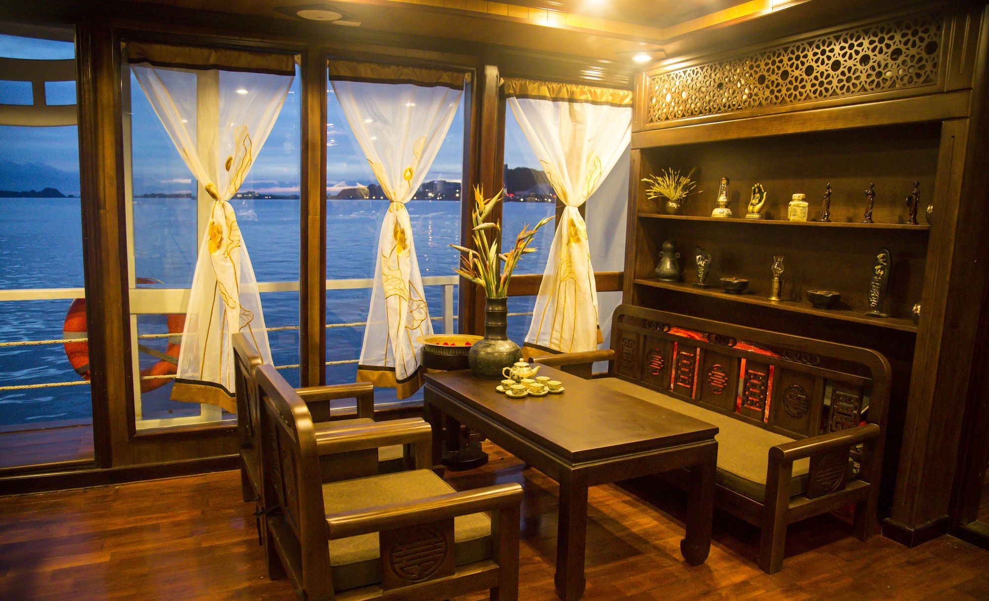 Renea Cruises Halong Ha Long