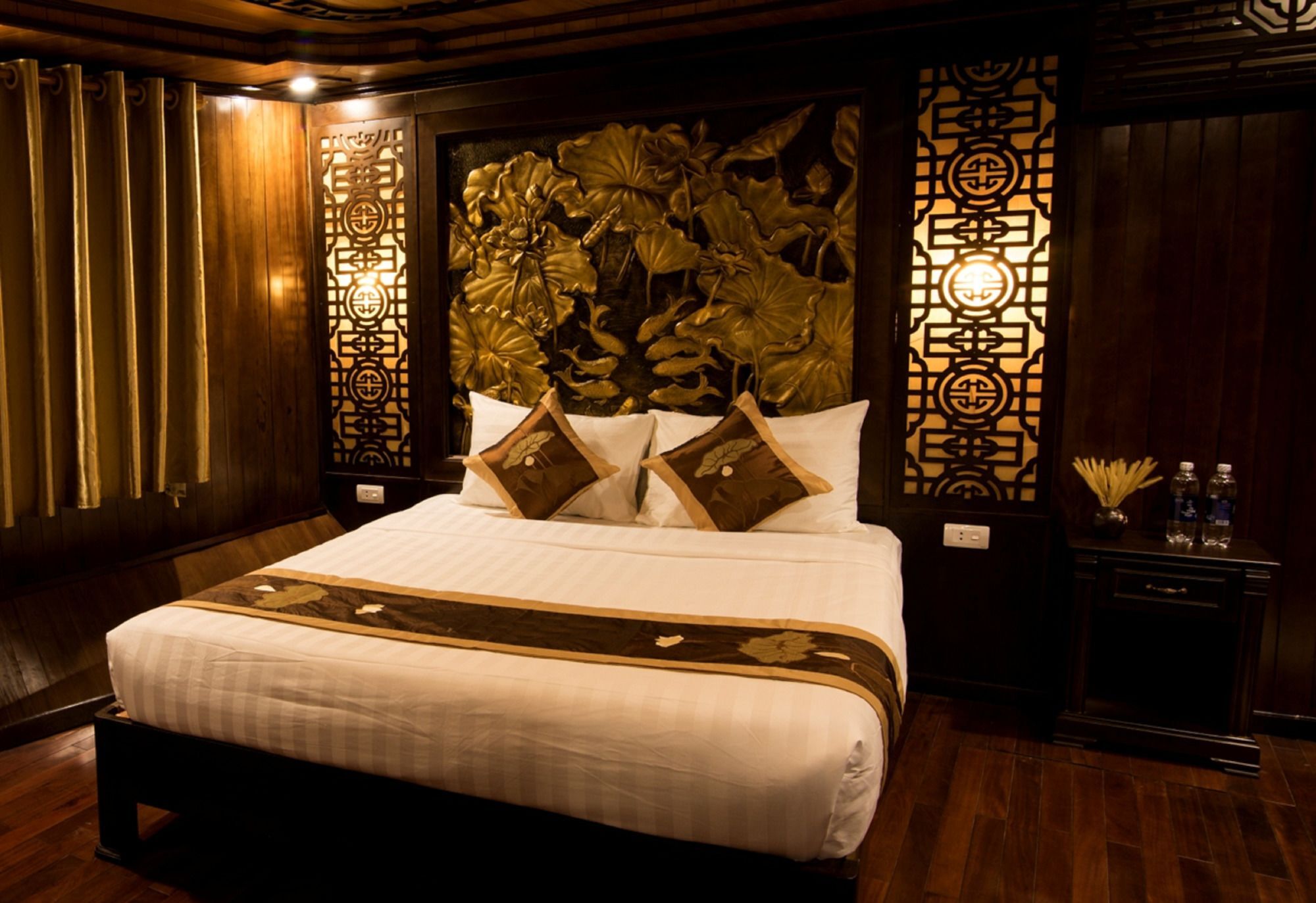 Renea Cruises Halong 4*