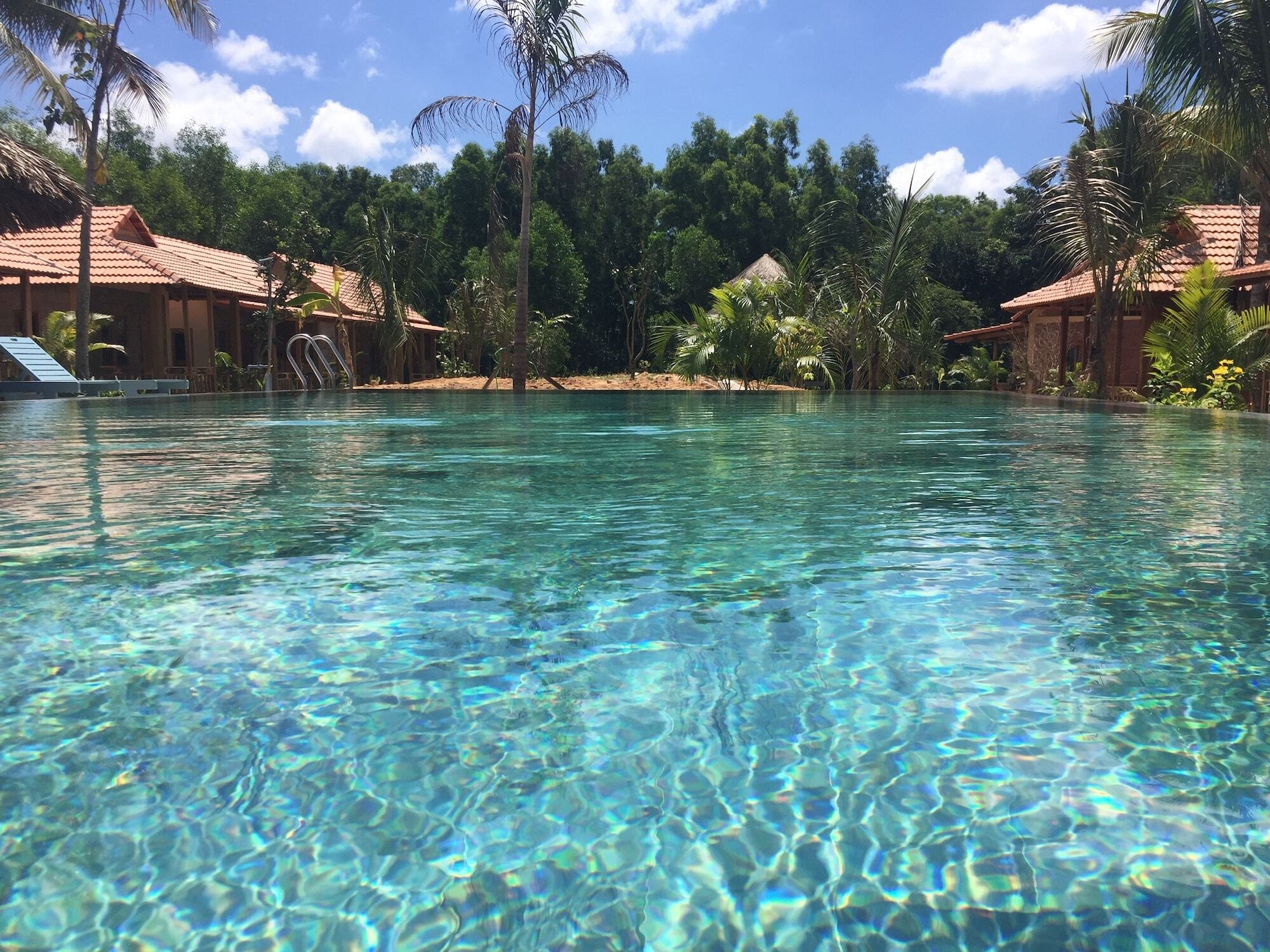Island Khu nghỉ mát 3*