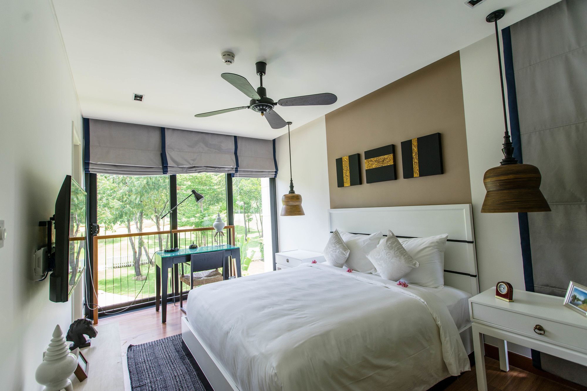 Khu nghỉ mát Laguna Parkside Residences 4*