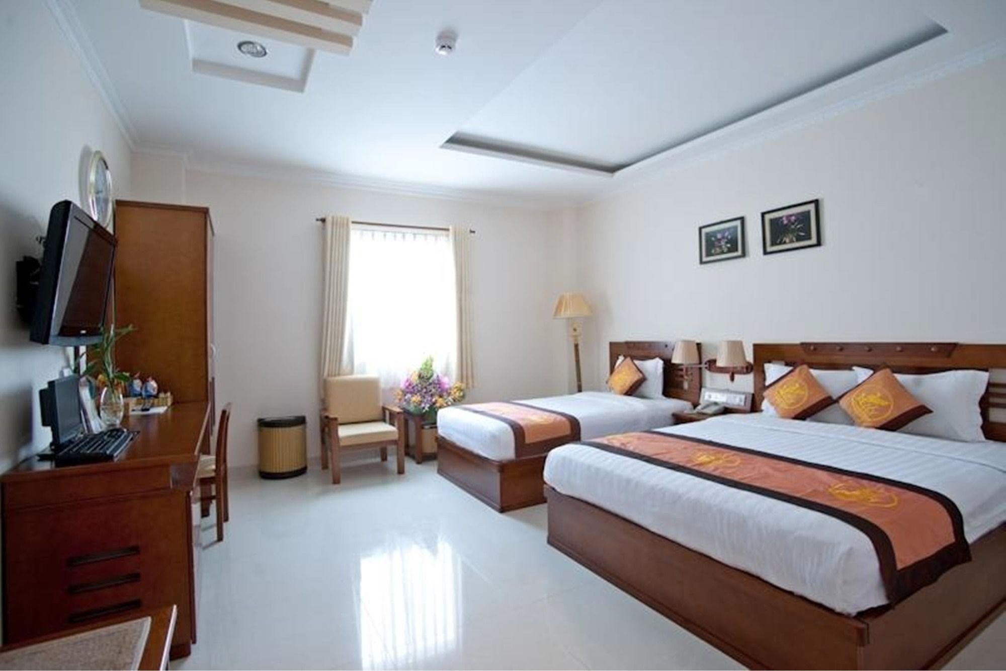 Hotel Adora 4*