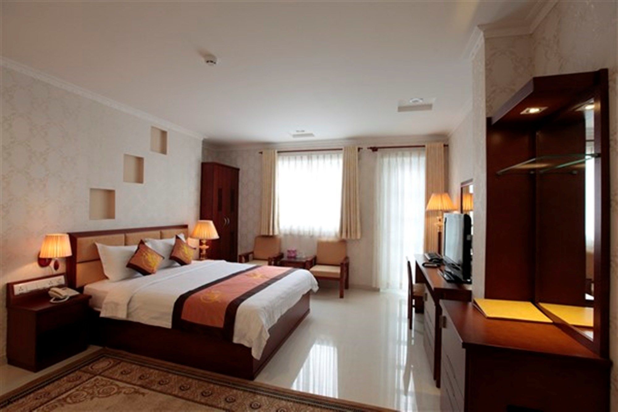Hotel Adora 4*
