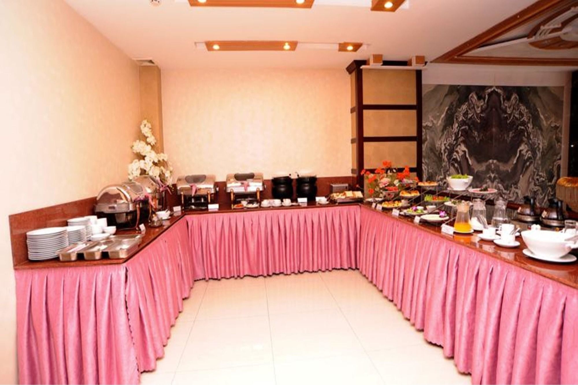 Adora Hotel 4*