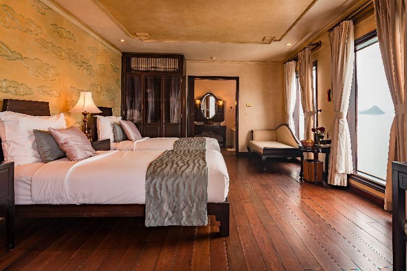  Heritage Line Violet Cruise - Halong Bay & Lan Ha Bay 5*