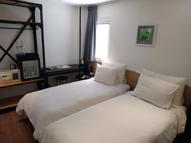 C Hotel- De Tham Bui Vien Walking Street 3*