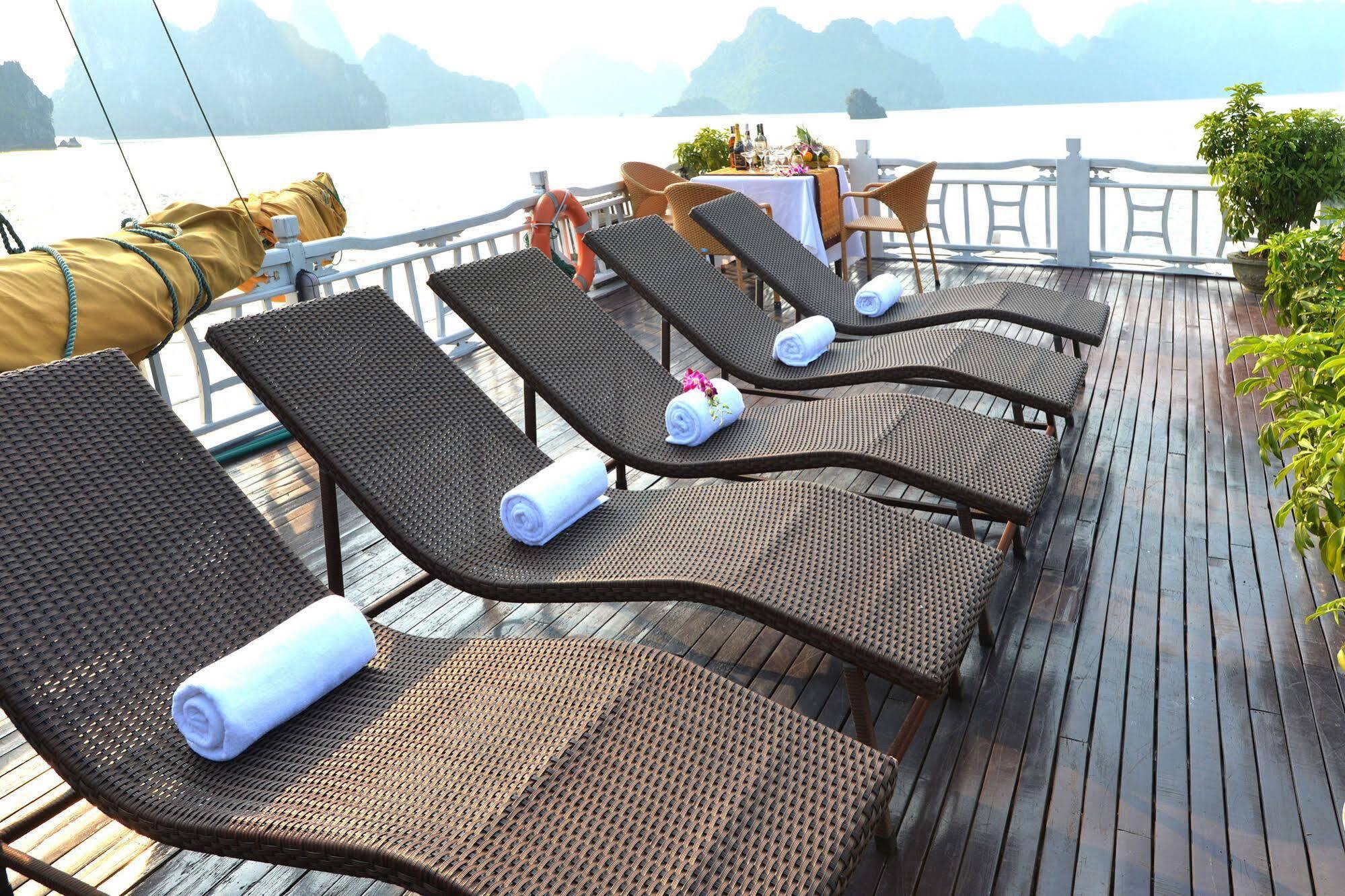 Majestic Halong Cruise  3*