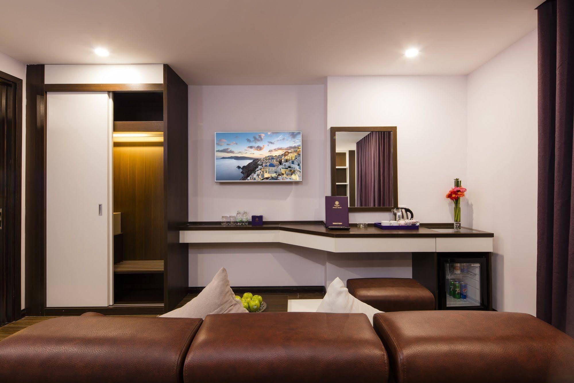 Balcony Hotel