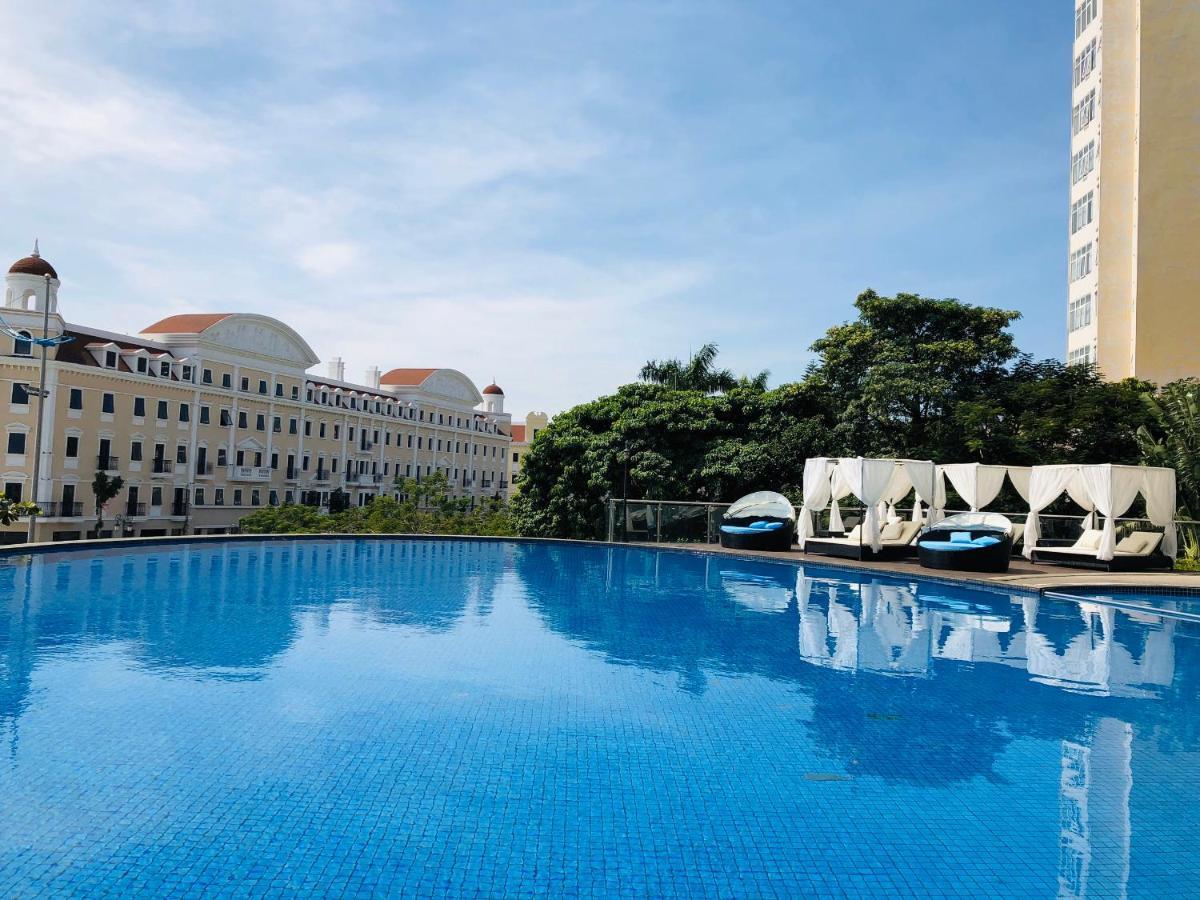 Novotel Bay Hotel