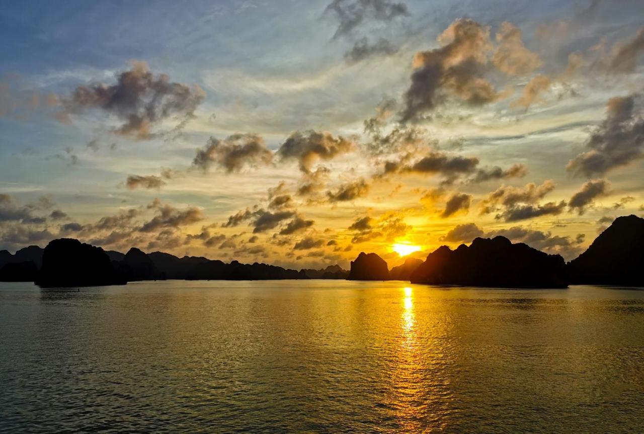 Paradise Sails Cruise