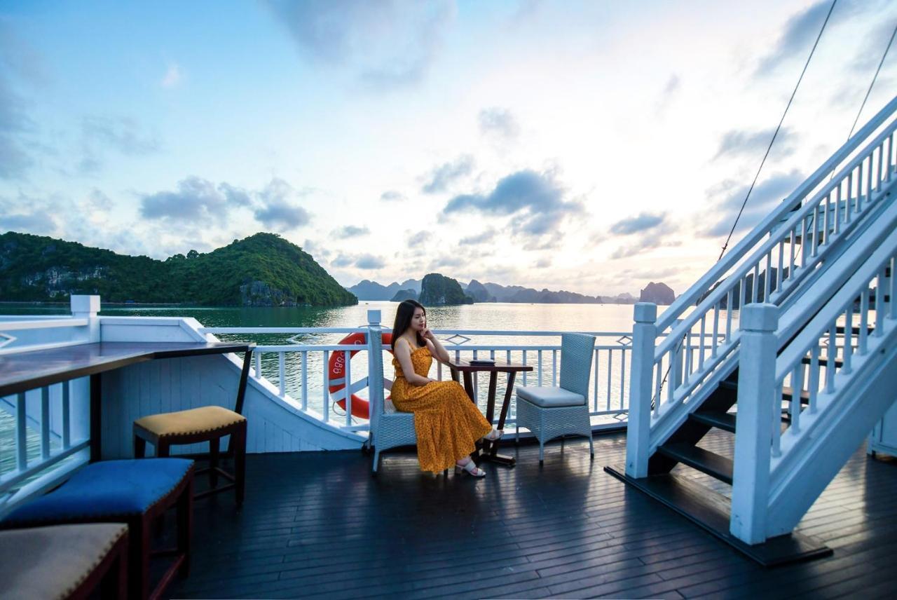 Paradise Sails Cruise