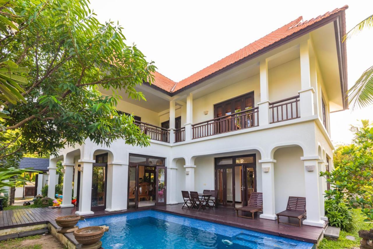 Tropical Villas Beach Villa *