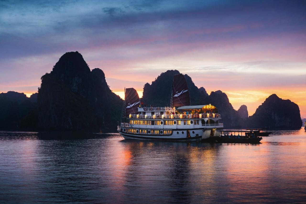  Swan Cruises Halong
