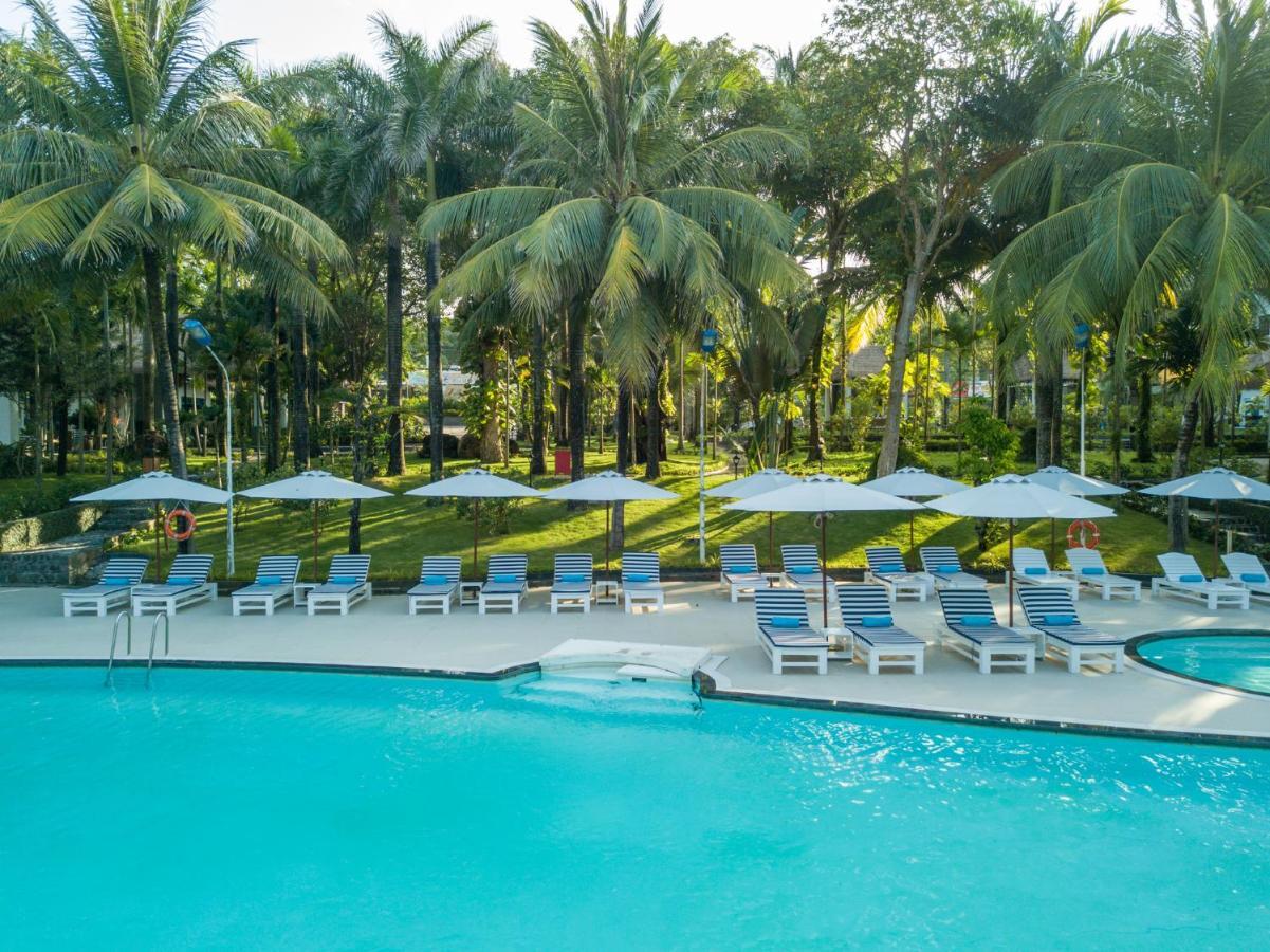 L'azure And Khu nghỉ mát 4*