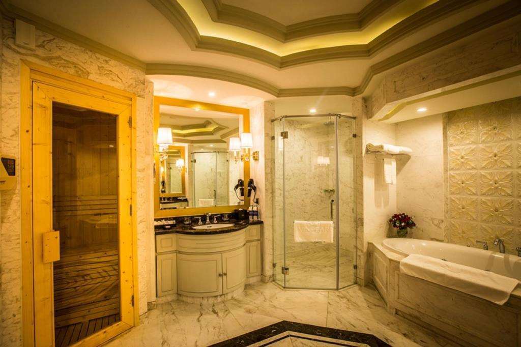 Hotel Melia Vinpearl Empire 5*