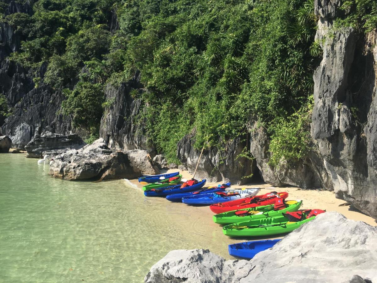 Botel Cat Ba Bay Cruises 2*