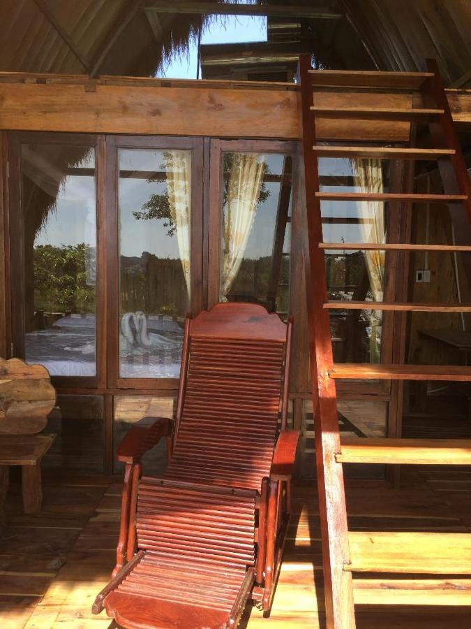 Rice Straw Lodge-