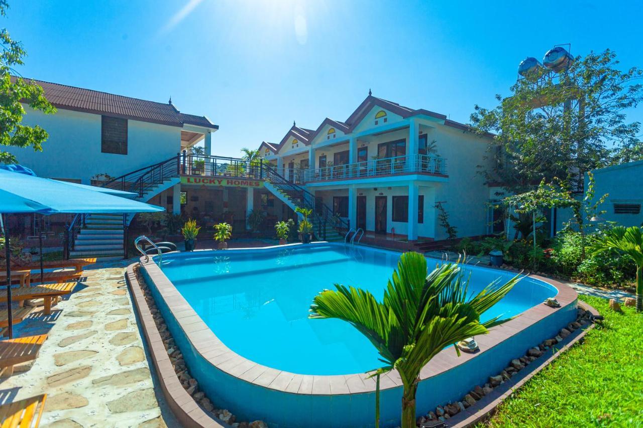 Hotel Lucky Homes