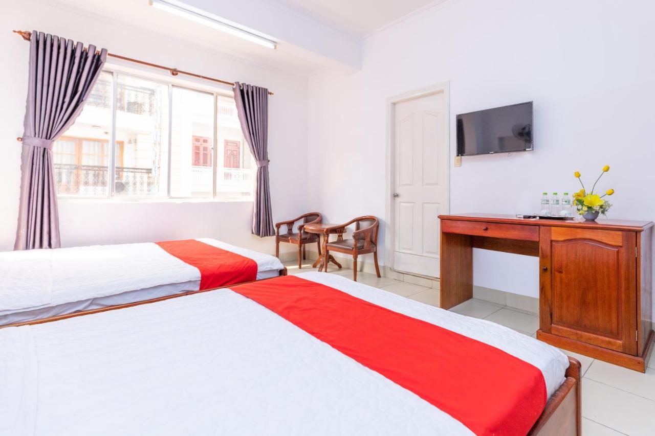 Star Hotel *