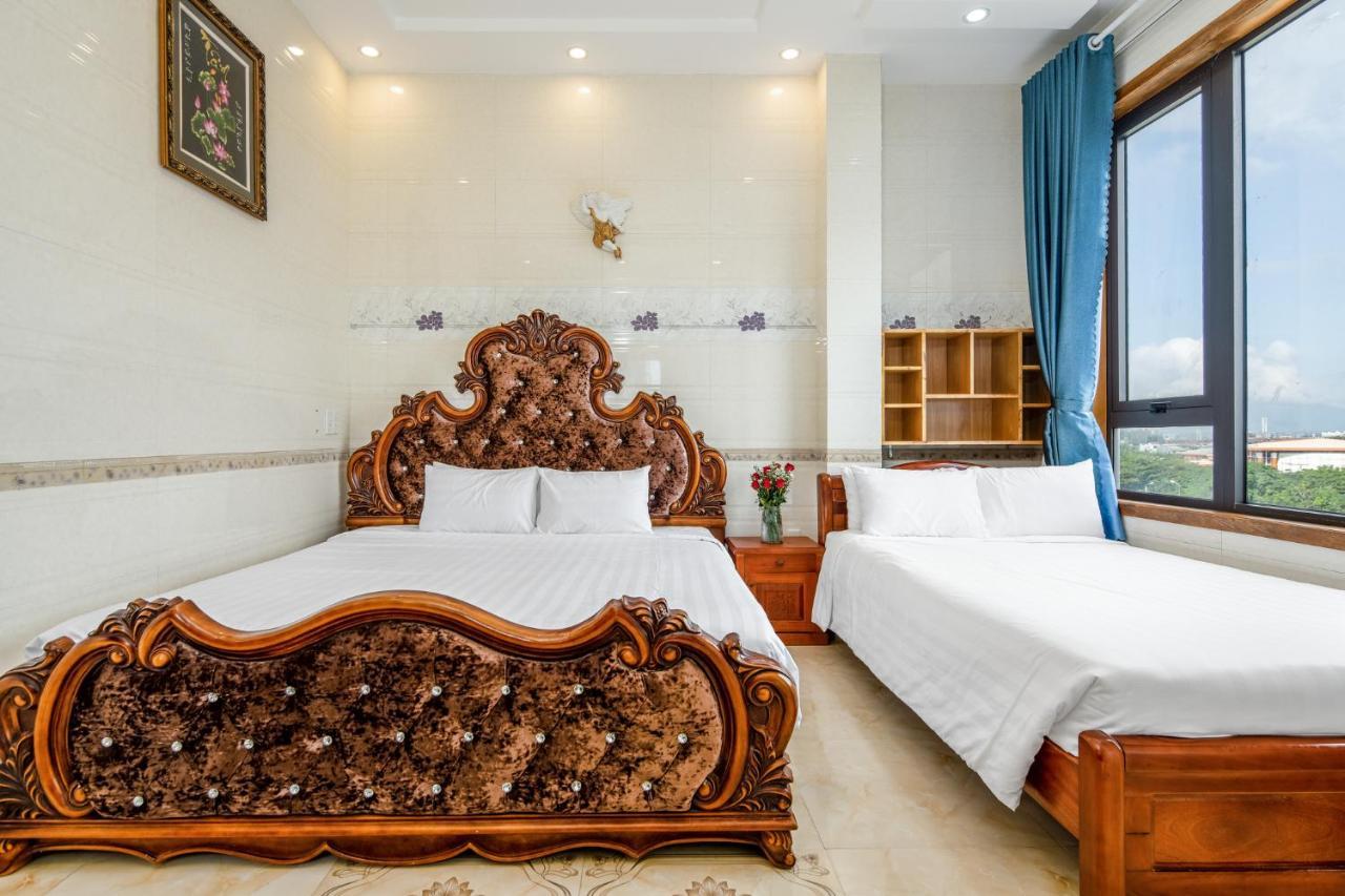 Happy Hotel