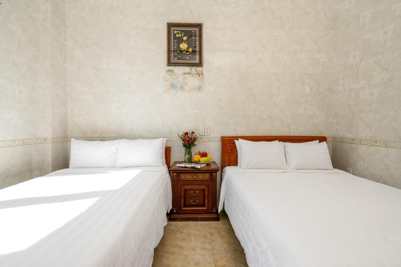 Happy Hotel
