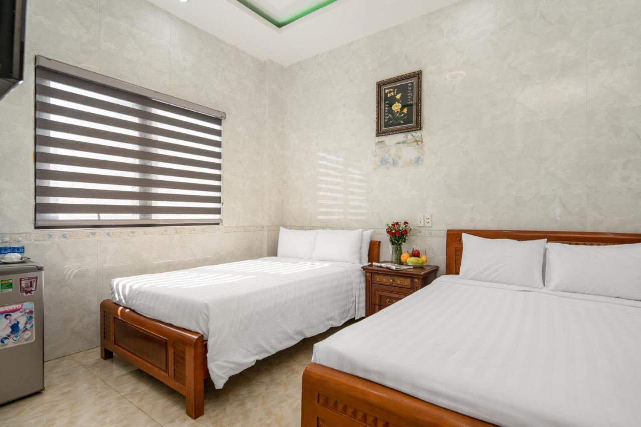Happy Hotel
