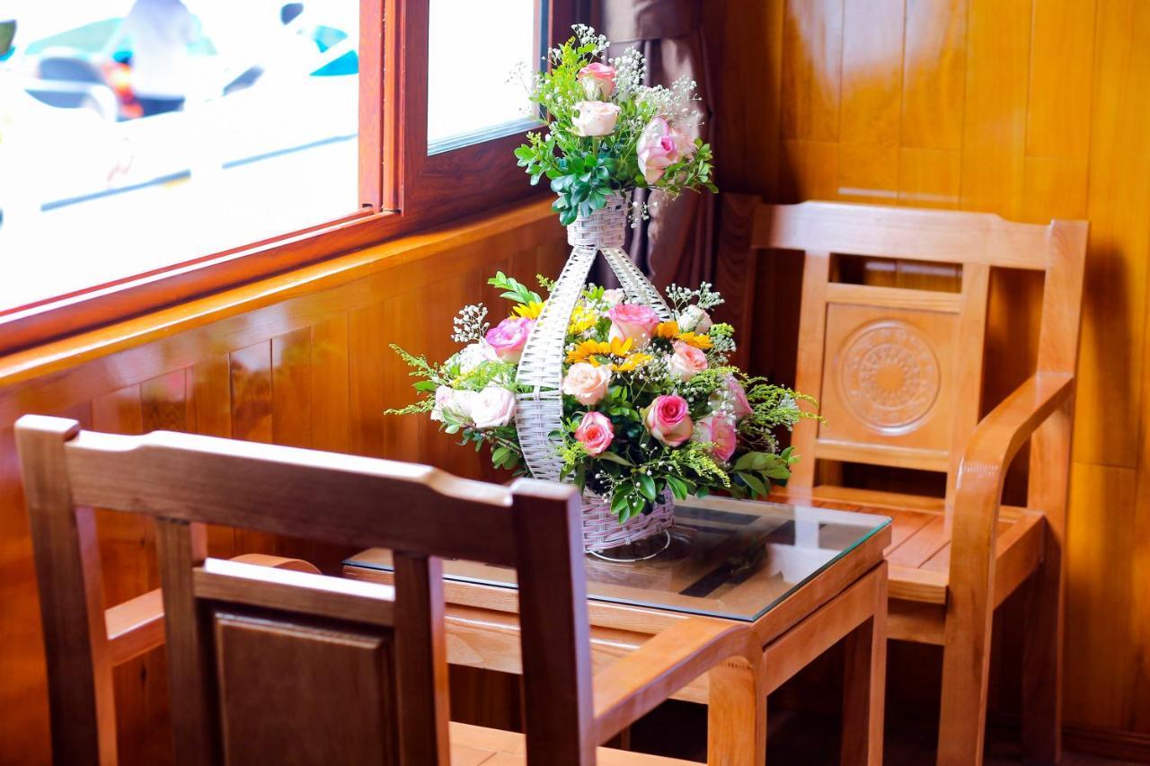 Botel Cat Ba Bay Cruises 2*