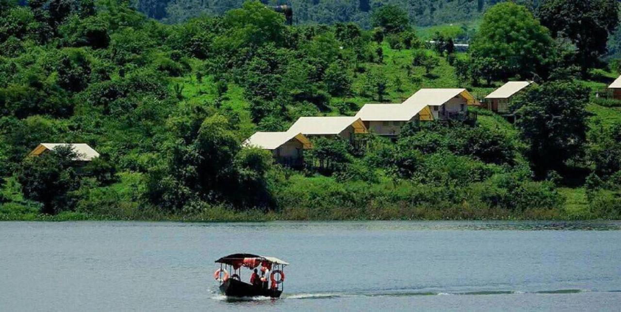 Resort Lak Tented Camp
