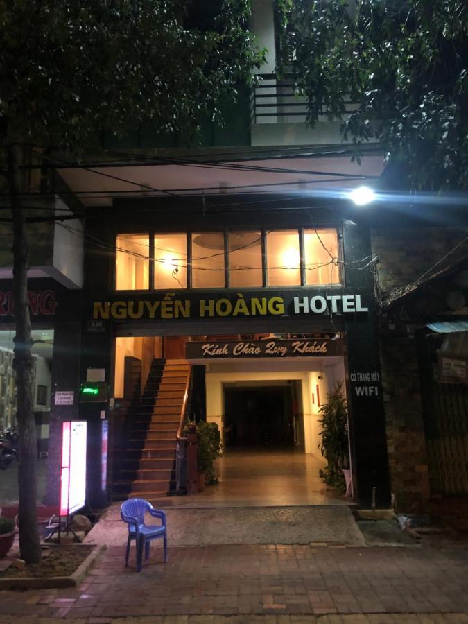 Nguyen Hoang *